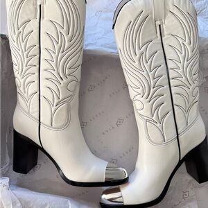 Katy Perry Zaina Western Cowboy White Embroidered Boots. 
Size 9.5